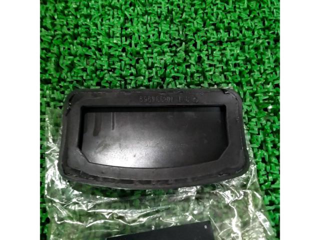 MITSUBISHI
Genuine brake pedal pad