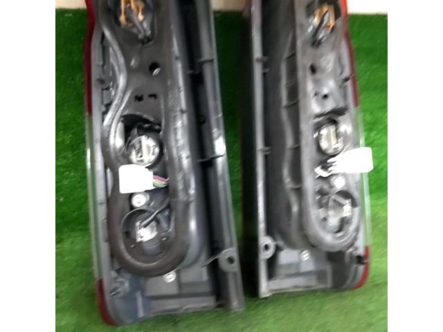 トヨタ 200系 ハイエース 4型以降 純正テールレンズ