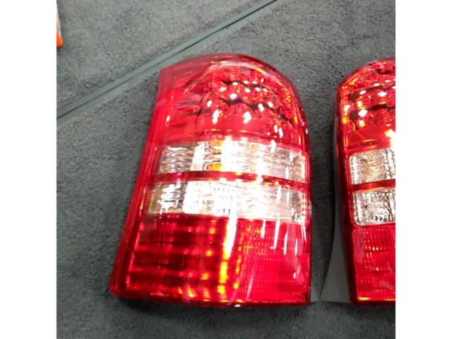 トヨタ ウィッシュ/ZNE10G 前期 純正テールランプ 左右セット