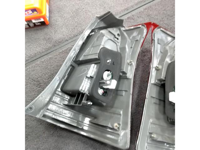 トヨタ ウィッシュ/ZNE10G 前期 純正テールランプ 左右セット