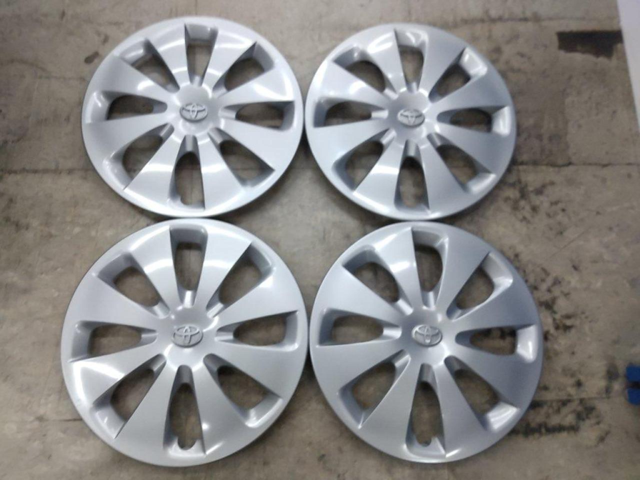 トヨタ純正 NHP10アクア純正15インチホイールキャップ 4枚セット 