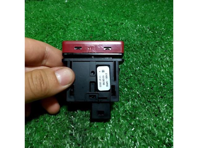 SUZUKI純正 ハザードスイッチ 37430-74P00