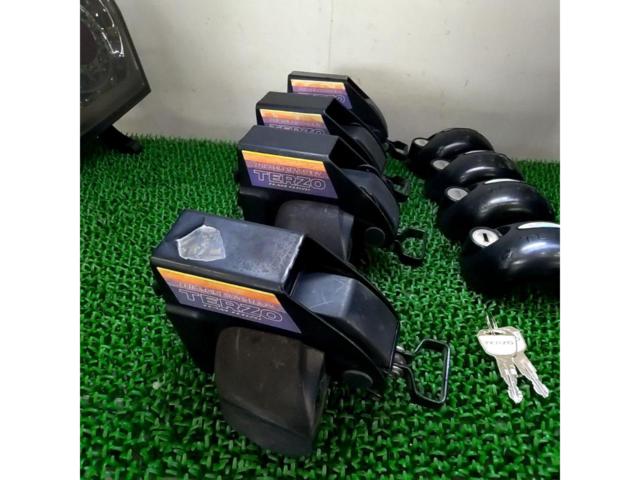 TERZO(テルッツォ) EF11BL ルーフレール用ベースフット(本体・鍵2本付)