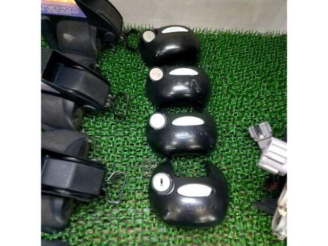 TERZO(テルッツォ) EF11BL ルーフレール用ベースフット(本体・鍵2本付)