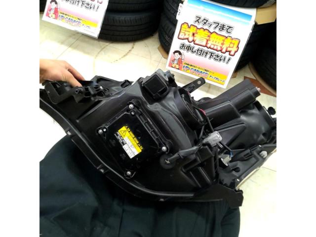 トヨタ 20系ヴェルファイア 前期純正ヘッドライト 右側(運転席側/R側)