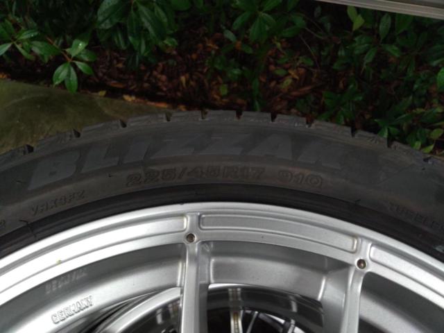 ※階段下 ABE SHOKAI(アベショウカイ) MOTEC(モーテック) NITRO  + BRIDGESTONE(ブリヂストン) BLIZZAK VRX3