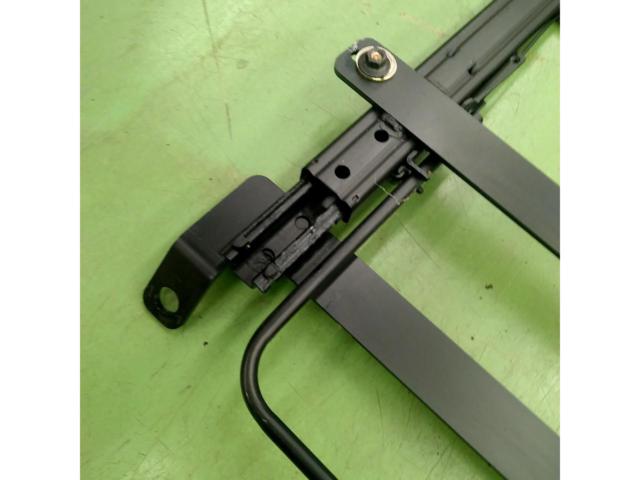 【バネット NV200/M20】カワイ製作所 シートレール N087R IS05 運転席側