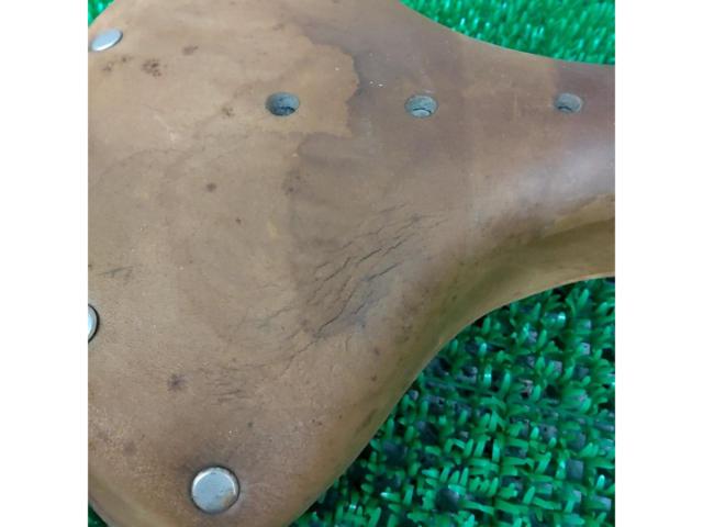【FUJITA SADDLE】レザーサドル ※取付パーツ欠品??