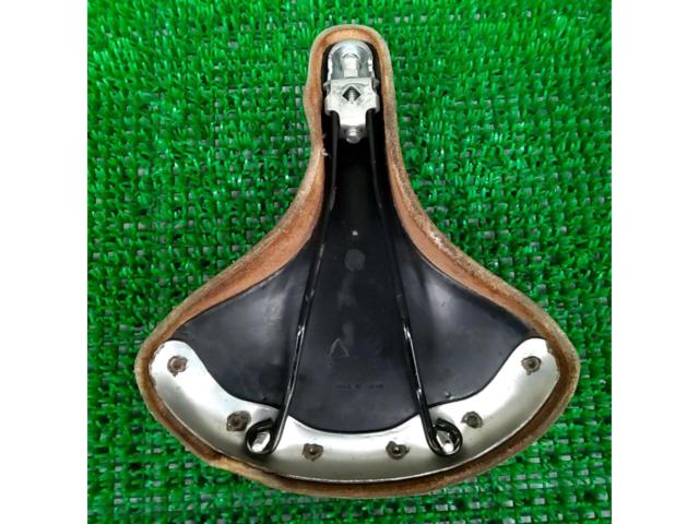 【FUJITA SADDLE】レザーサドル ※取付パーツ欠品??