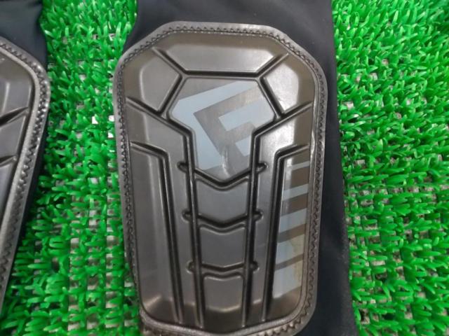【ジーフォーム】脛プロテクター ブラック