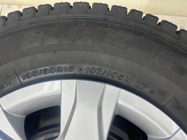 TOYOTA 200系ハイエース純正スチールホイール  + BRIDGESTONE BLIZZAK VL10 195/80R15 107/105N