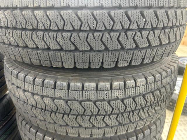 TOYOTA 200系ハイエース純正スチールホイール  + BRIDGESTONE BLIZZAK VL10 195/80R15 107/105N
