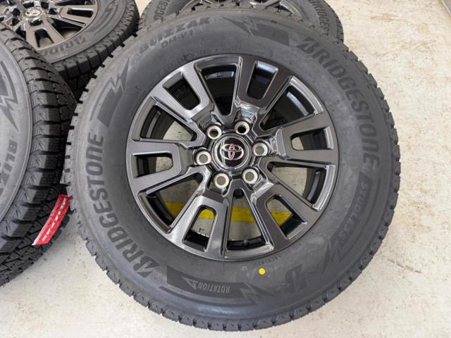 【バランス調整済み】TOYOTA 250系ランドクルーザー VXグレード純正ホイール  + BRIDGESTONE BLIZZAK DM-V3 265/65R18