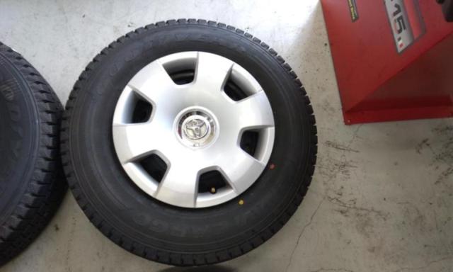 TOYOTA ハイエース200系純正スチールホイール  + GOODYEAR ICE NAVI CARGO 195/80R1