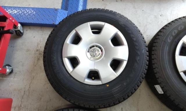 TOYOTA ハイエース200系純正スチールホイール  + GOODYEAR ICE NAVI CARGO 195/80R1
