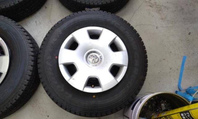 TOYOTA ハイエース200系純正スチールホイール  + GOODYEAR ICE NAVI CARGO 195/80R1