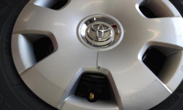 TOYOTA ハイエース200系純正スチールホイール  + GOODYEAR ICE NAVI CARGO 195/80R1