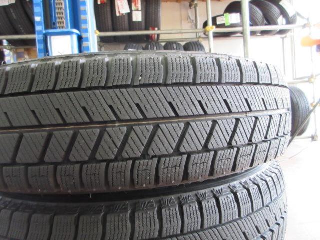 MARUKA SERVICE SCHNEDER + BRIDGESTONE BLIZZAK VRX3 (Z07533)