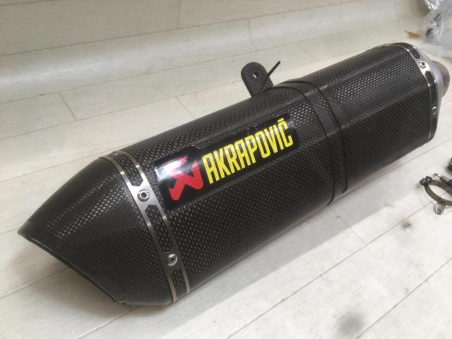 AKRAPOVIC
Carbon slip-on silencer
SV650