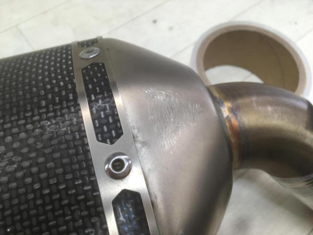 AKRAPOVIC
Carbon slip-on silencer
SV650