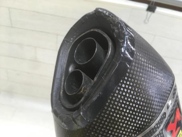 AKRAPOVIC
Carbon slip-on silencer
SV650