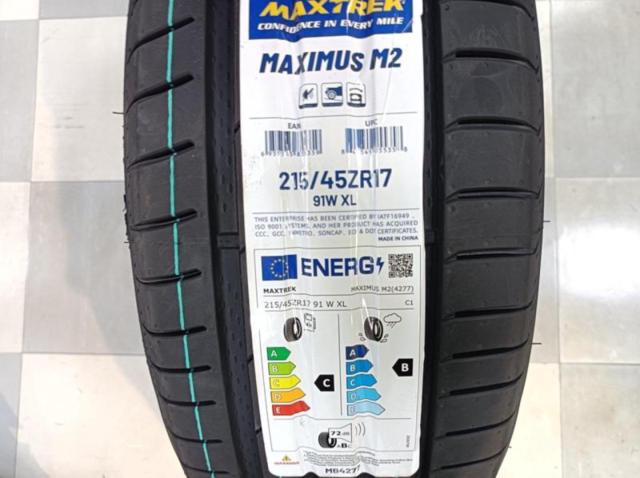 トヨタ純正 30プリウスツーリング純正ホイール + MAXTREK MAXIMUS M2