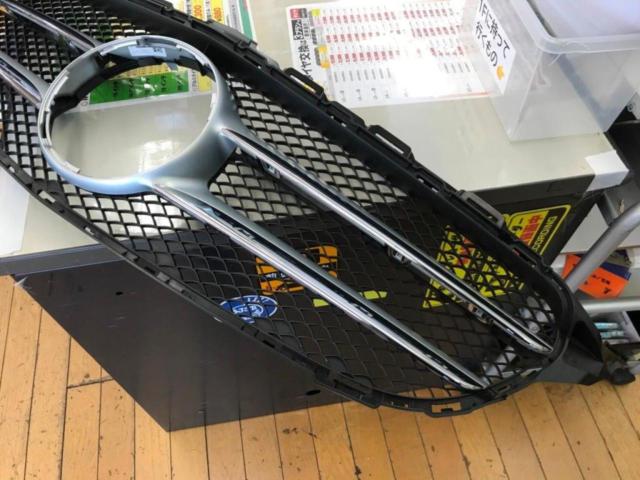 メルセデスベンツ Cクラス純正 フロントグリル