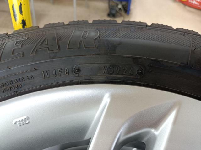 ダイハツ 純正 ロッキー + GOODYEAR iCE NAVI7 97Q