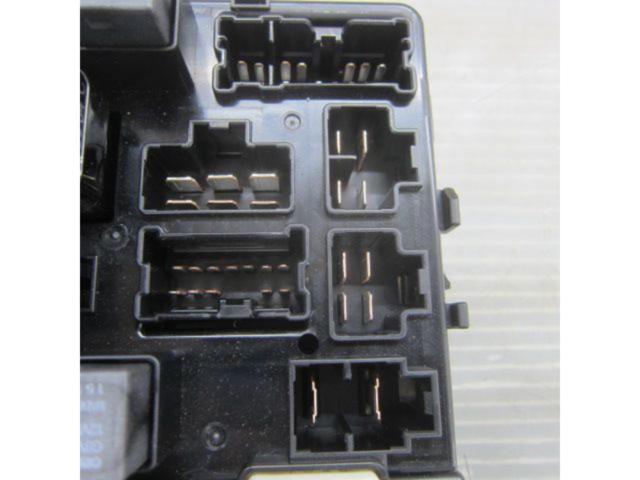 【日産純正】スカイラインクーペ/CPV35前期純正エンジン側ヒューズボックス