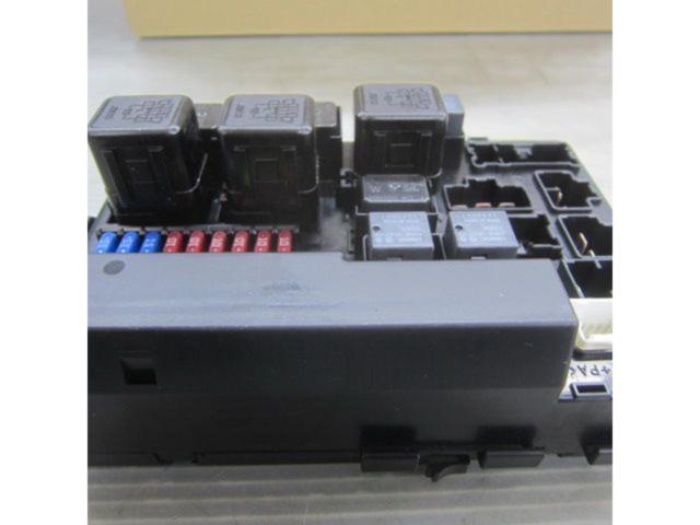 【日産純正】スカイラインクーペ/CPV35前期純正エンジン側ヒューズボックス