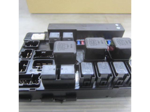 【日産純正】スカイラインクーペ/CPV35前期純正エンジン側ヒューズボックス