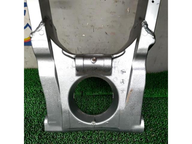 Unknown Manufacturer
Swing arm
ZZR1100