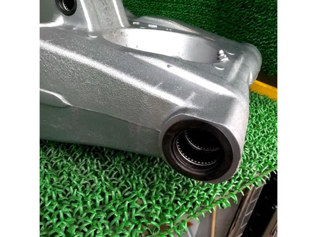 Unknown Manufacturer
Swing arm
ZZR1100