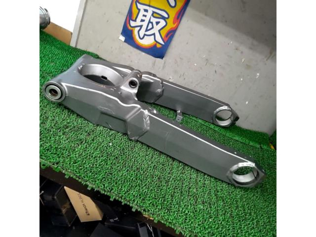 Unknown Manufacturer
Swing arm
ZZR1100
