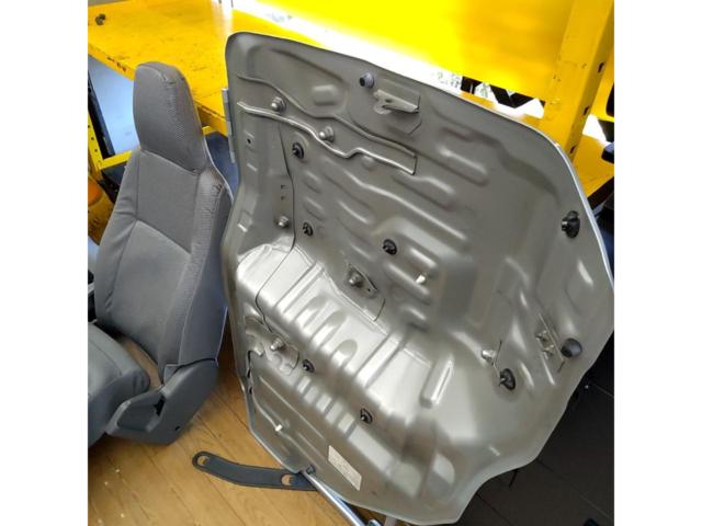 【トヨタ純正】200系 ハイエース DX1型ワイドボディ純正シート左右セット+エンジンカバー