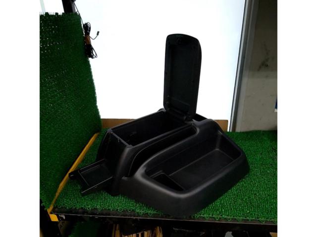 【トヨタ純正】200系ハイエースコミューターワイドボディー 純正 センターコンソール