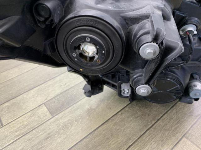 【トヨタ純正】トヨタ純正 ヘッドライト 左側のみ