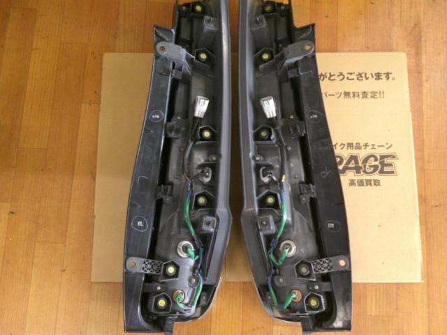 【トヨタ純正】80ヴォクシー テールレンズ 前期