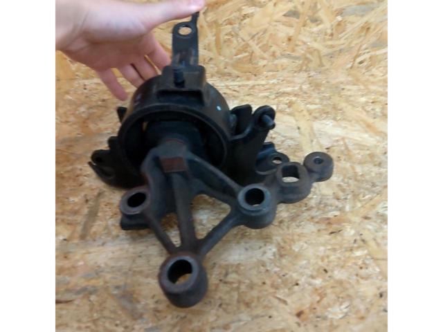 Genuine Daihatsu mounting insulator
LH (Engine mount on the passenger side) Tanto (L375S/V) / Move (L175S)