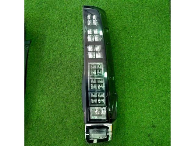 TOYOTA ヴォクシー/80系 前期純正 テールレンズ