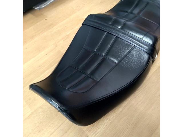 【メーカー不明】Z900RS用シート (Z07196)