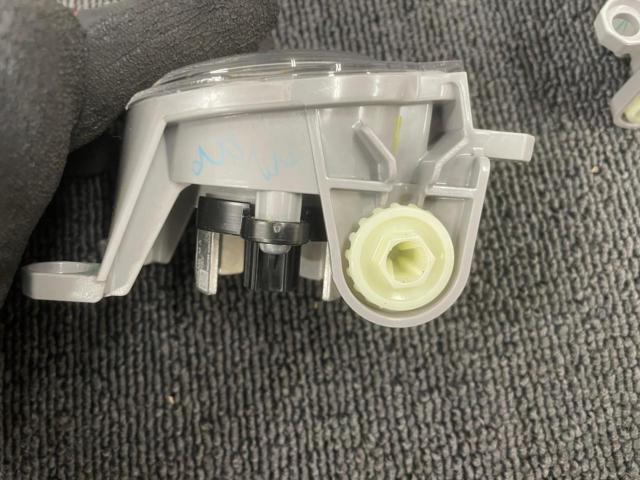 【トヨタ純正】ハイラックス(GUN125) LEDフォグランプ 左右セット