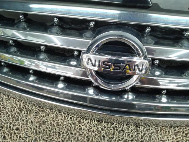 NISSAN 純正フロントグリル