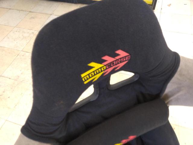 MOMO フルバケットシート