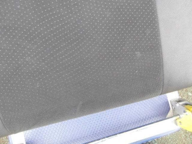 トヨタ 200系ハイエース純正セカンドシート