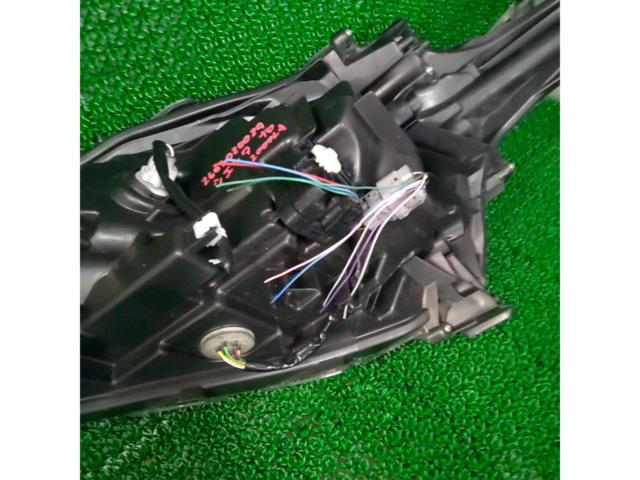 片側のみ【トヨタ純正】TOYOTA 純正ヘッドライト