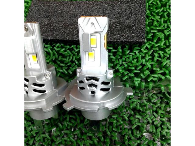 メーカー不明 LEDバルブ H4 ホワイト