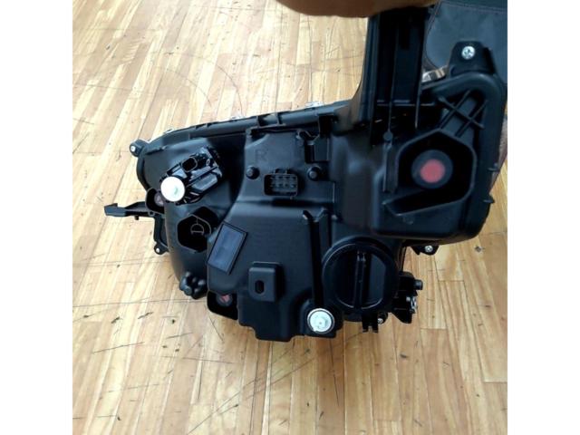 ダイハツ LA850S ムーブカスタムRS・Gグレード純正 LEDヘッドライト