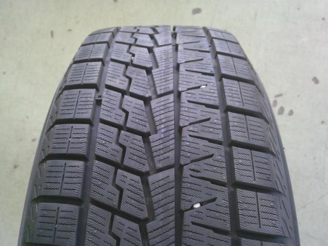 YOKOHAMA iceGUARD IG70 HOT STUFF Exceeder E03