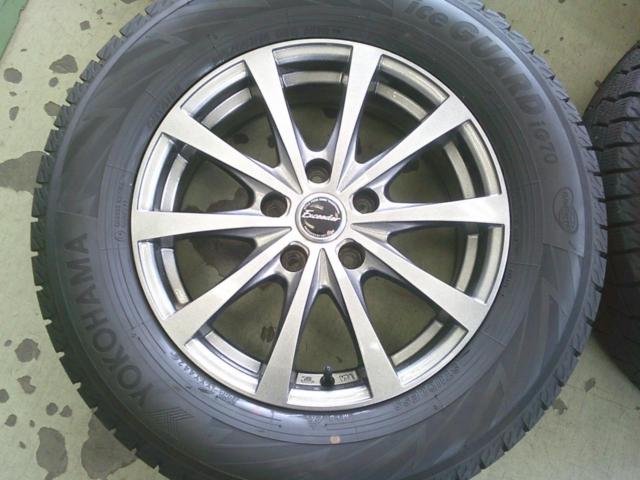 YOKOHAMA iceGUARD IG70 HOT STUFF Exceeder E03